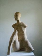 Figura con fermaglio n. III